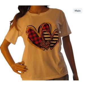 New graphic t-shirt with double hearts